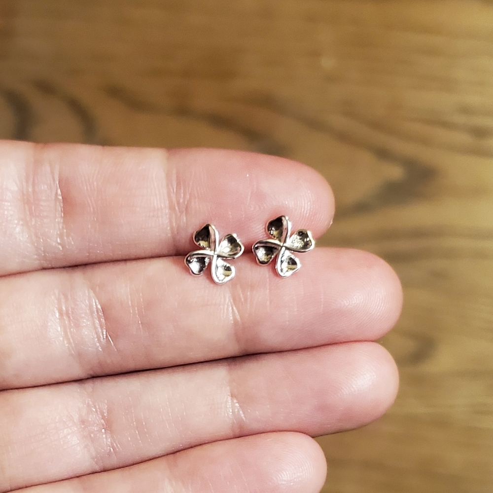 NWOT 925 Sterling Silver Four Leaf Clover Studs - Picture 4 of 6